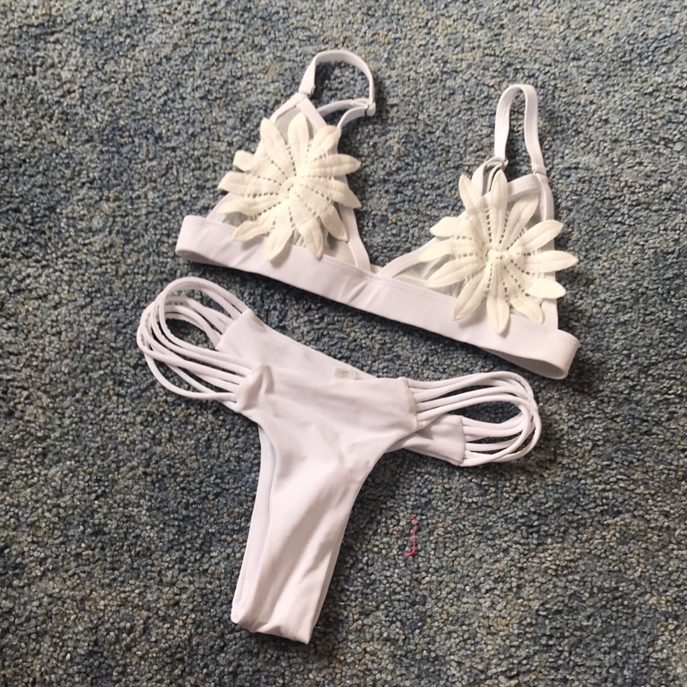 daisy bikini